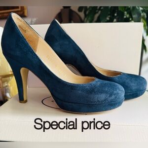 A  MCI  Blue suede  high heels shoes 👌
